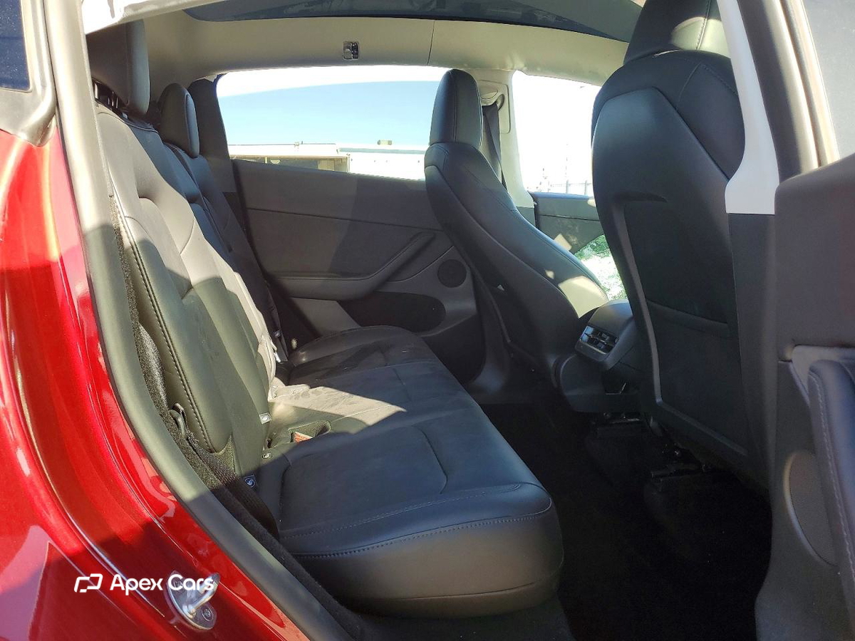 Tesla Model Y 2025