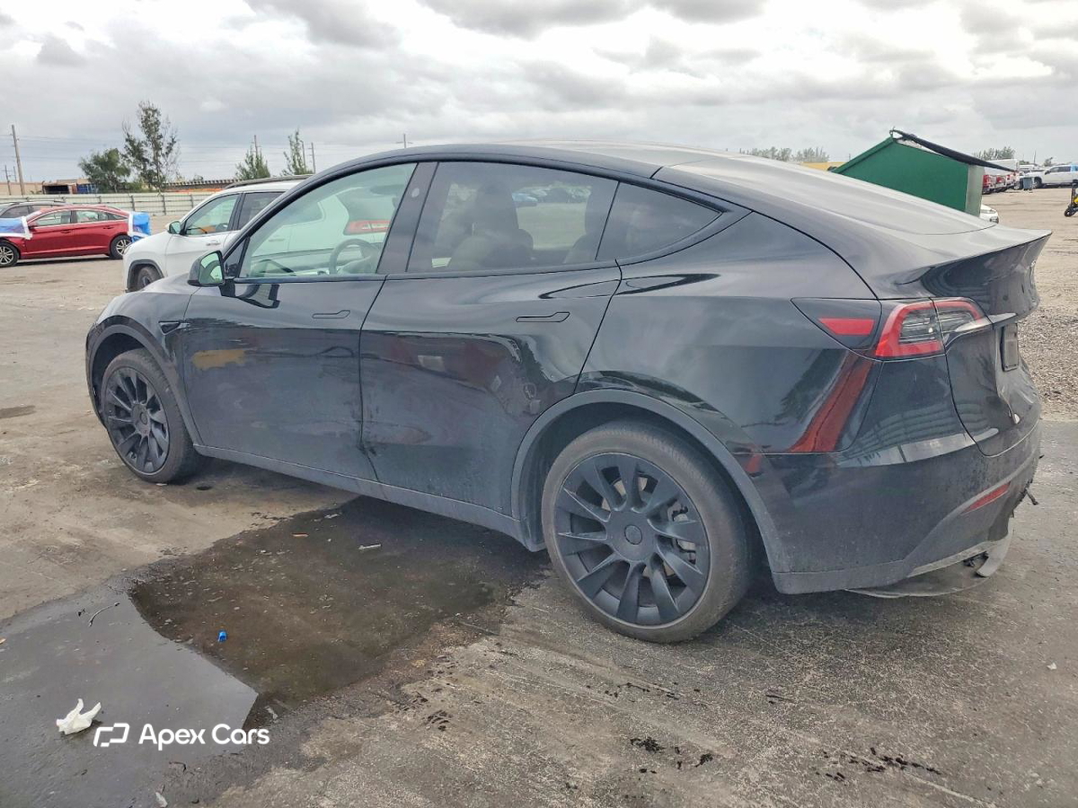 Tesla Model Y 2024