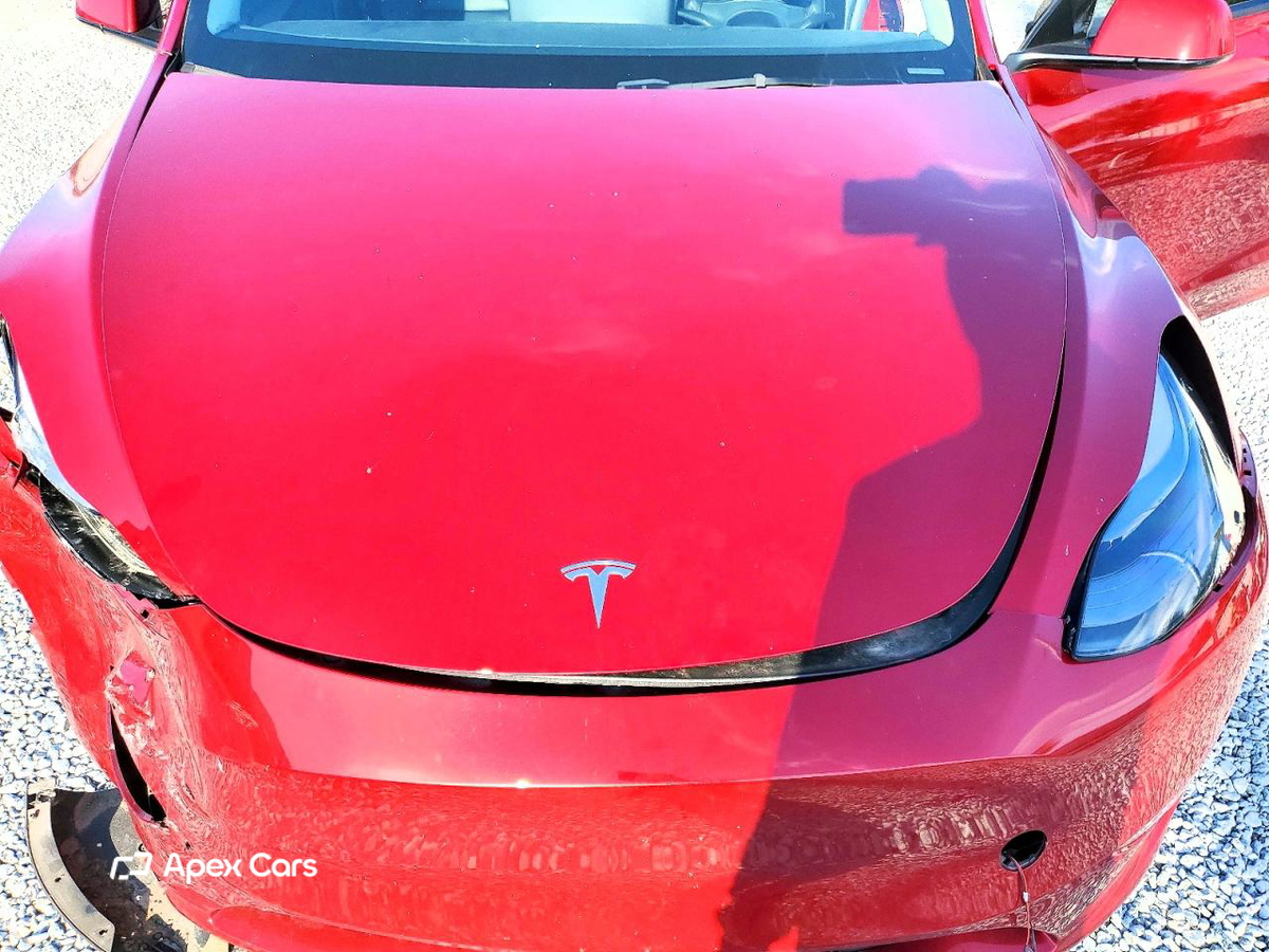 Tesla Model Y 2025