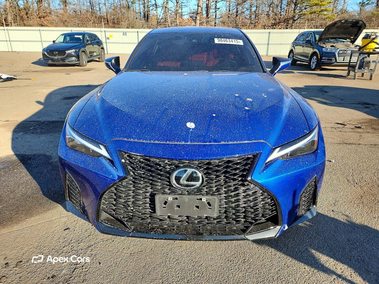 Lexus IS 2024
