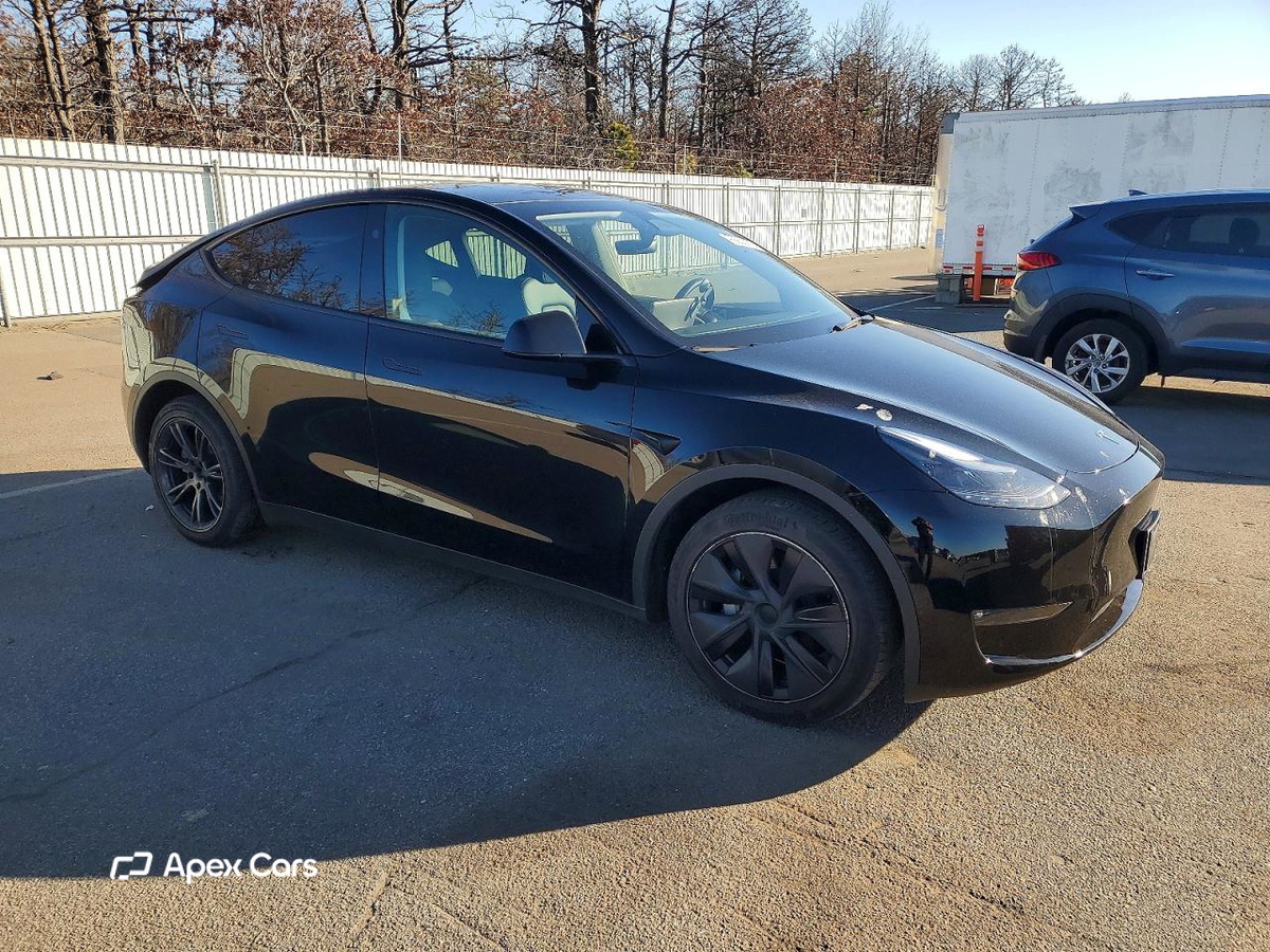 Tesla Model Y 2025