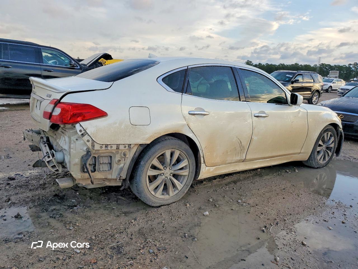 Infiniti M 2013
