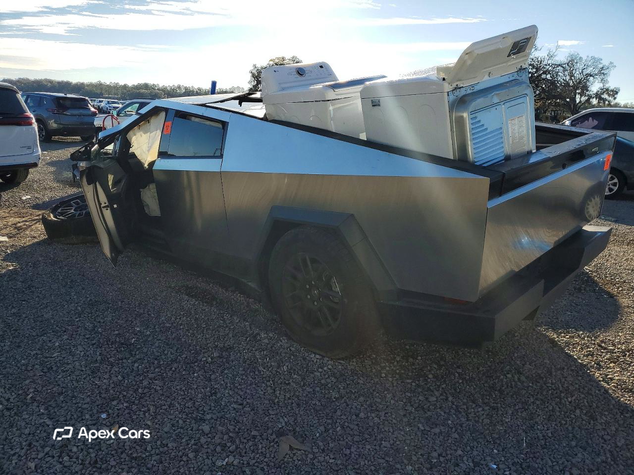 Tesla Cybertruck 2025