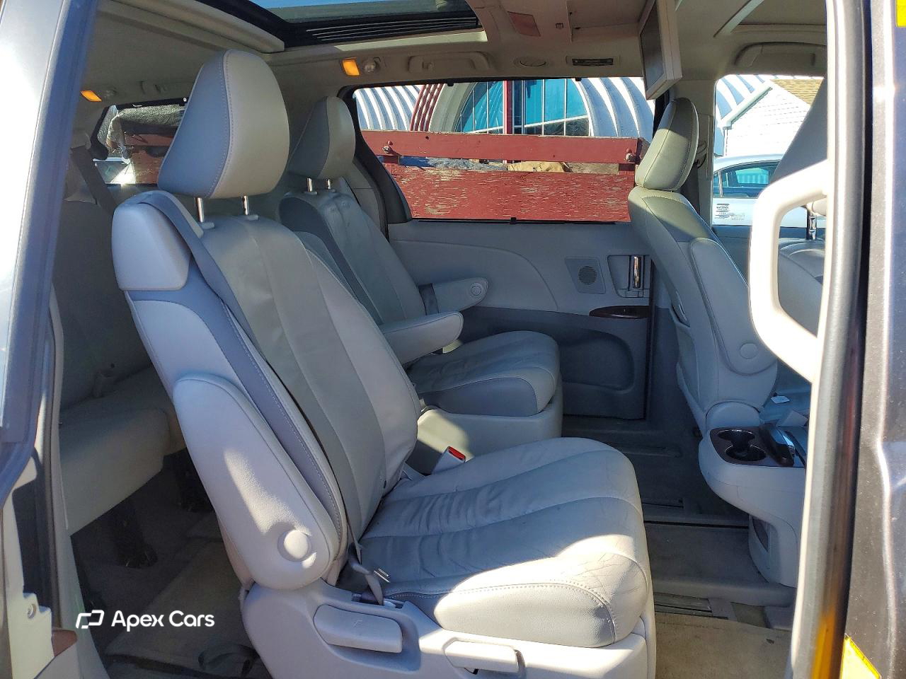 Toyota Sienna 2013