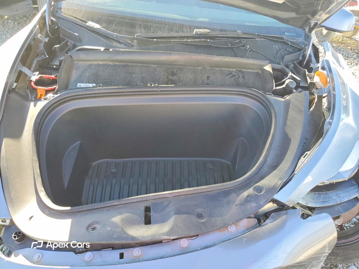 Tesla Model Y 2025