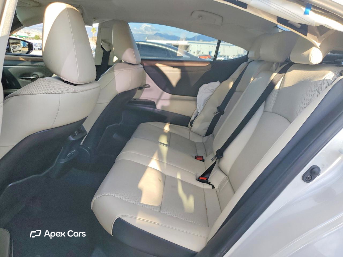 Lexus ES 2024