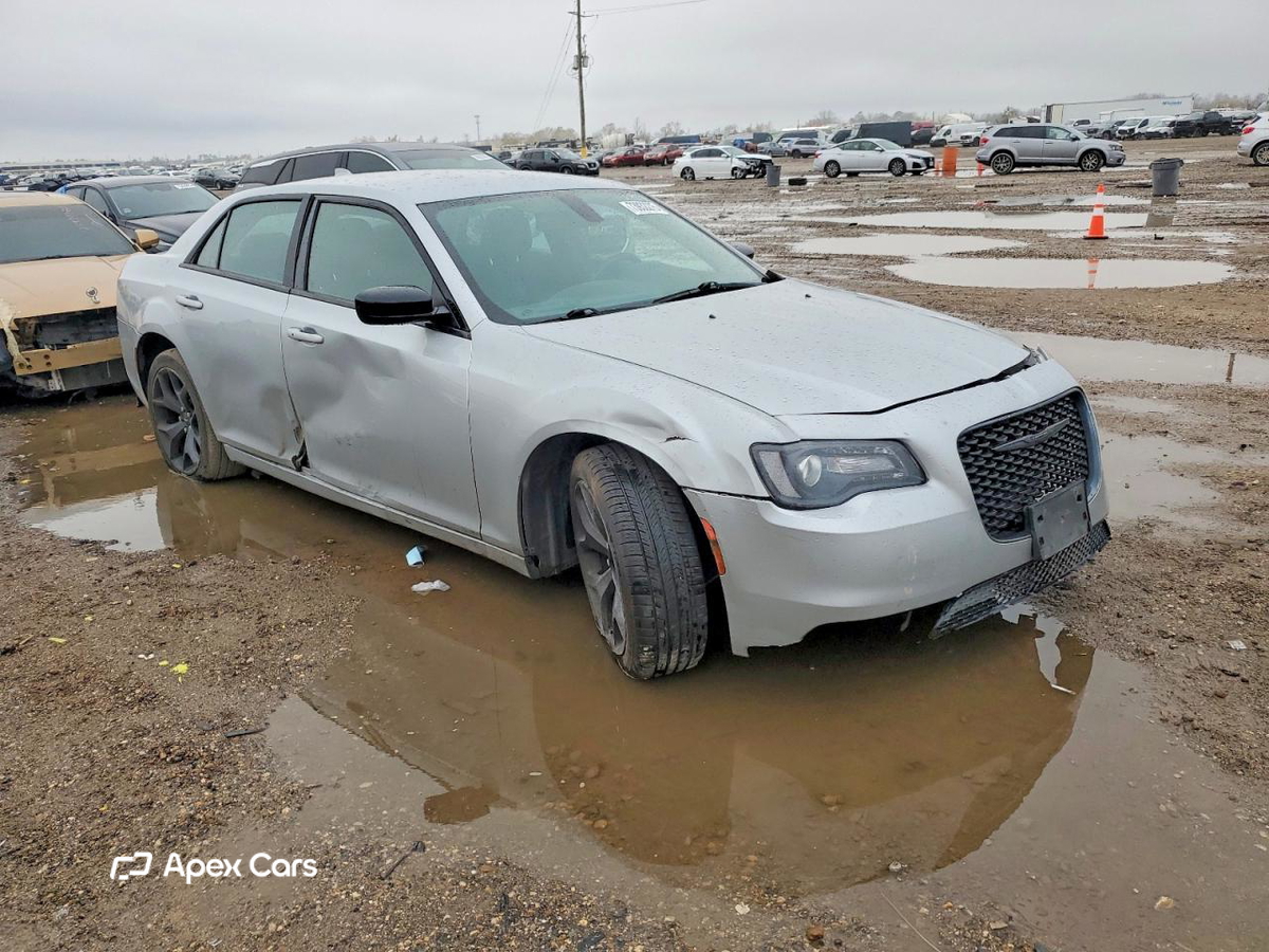 Chrysler 300 2021