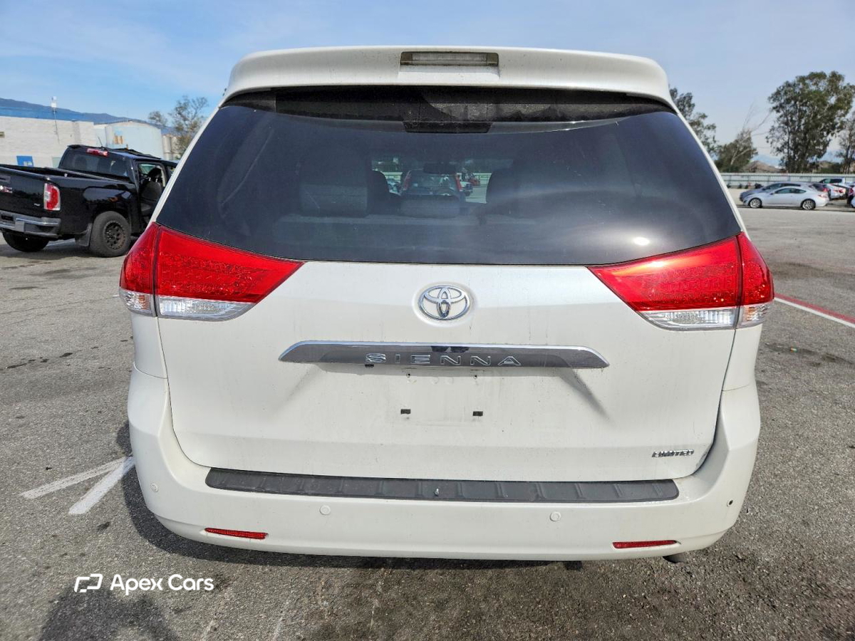 Toyota Sienna 2011