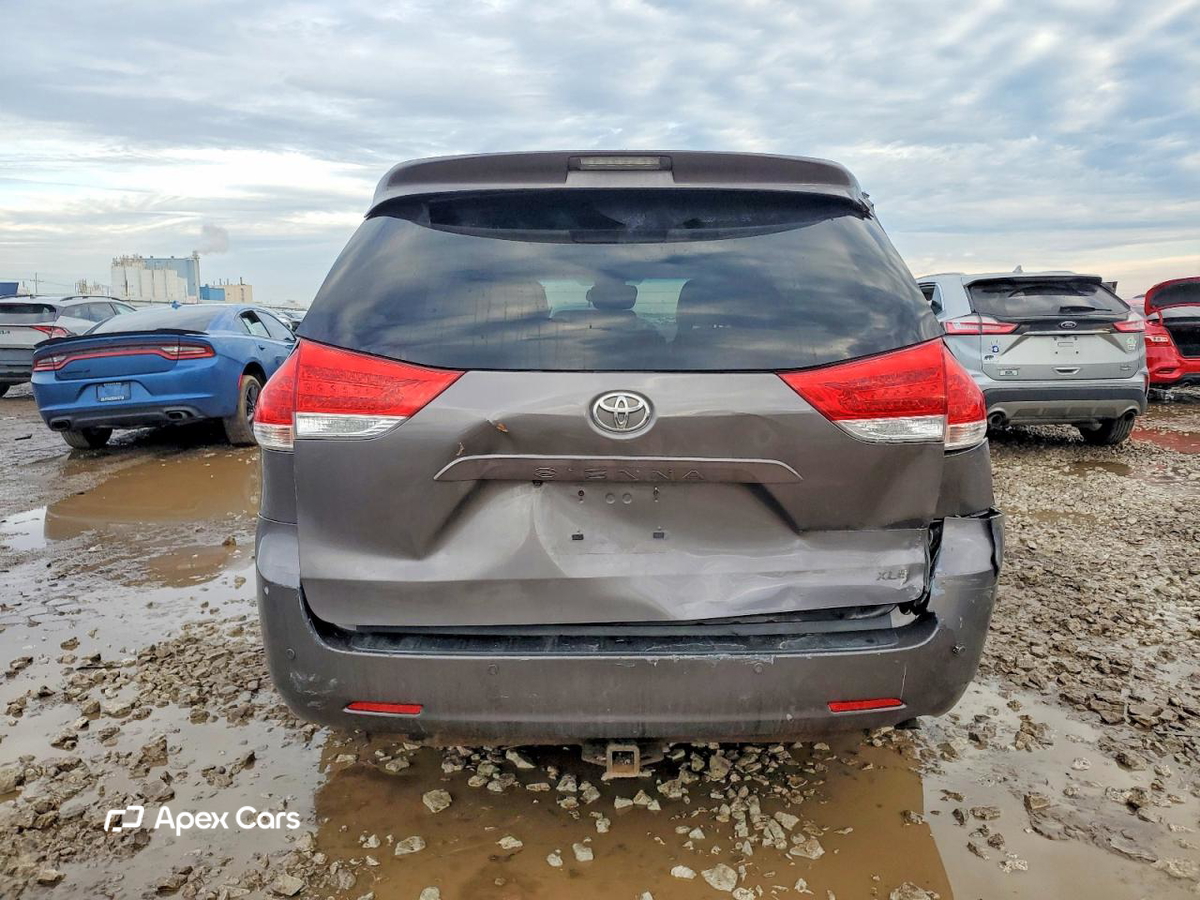 Toyota Sienna 2011