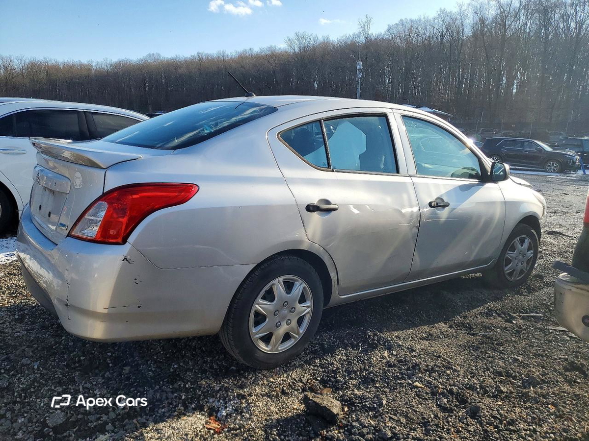 Nissan Versa 2015