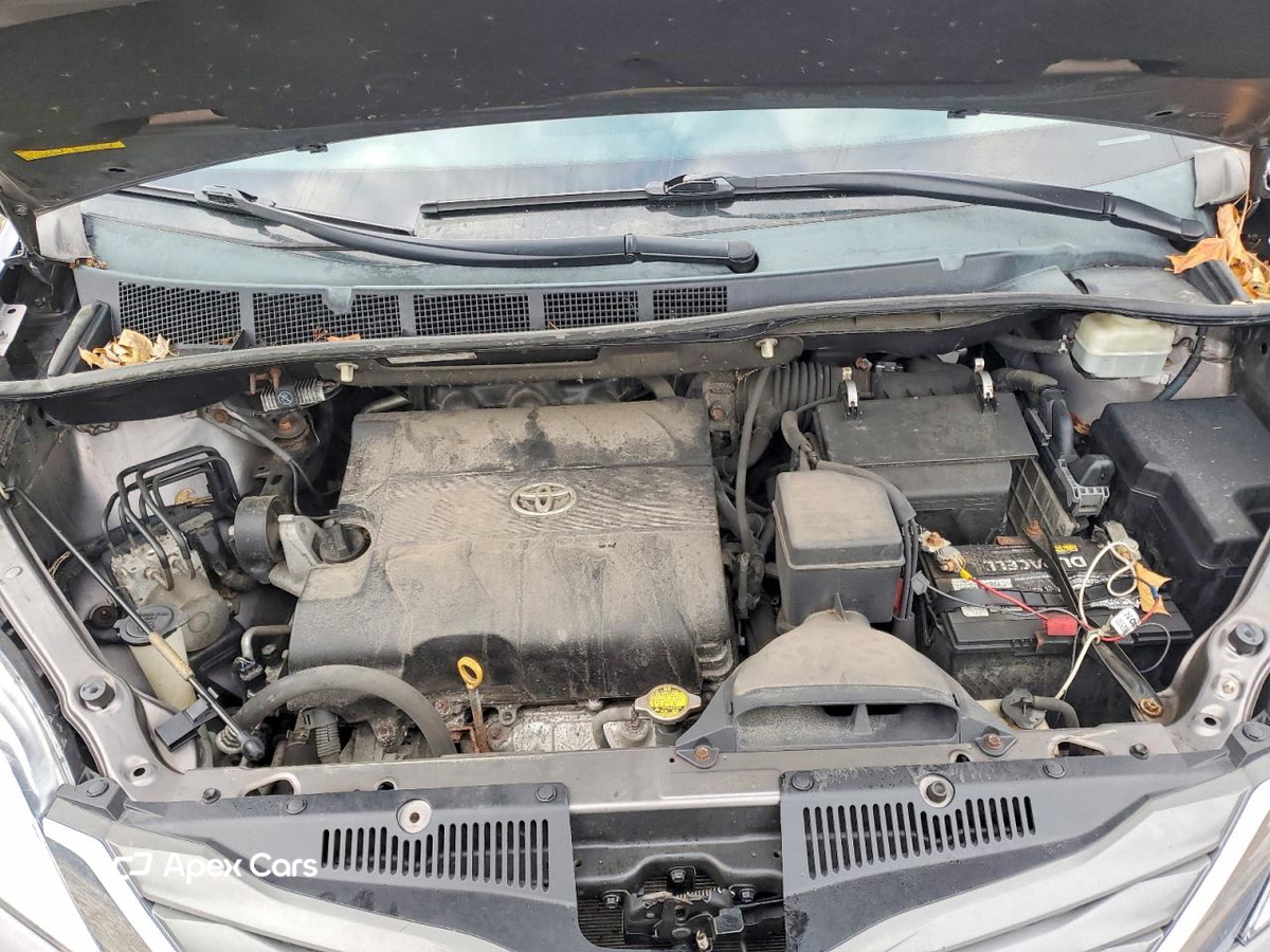 Toyota Sienna 2011