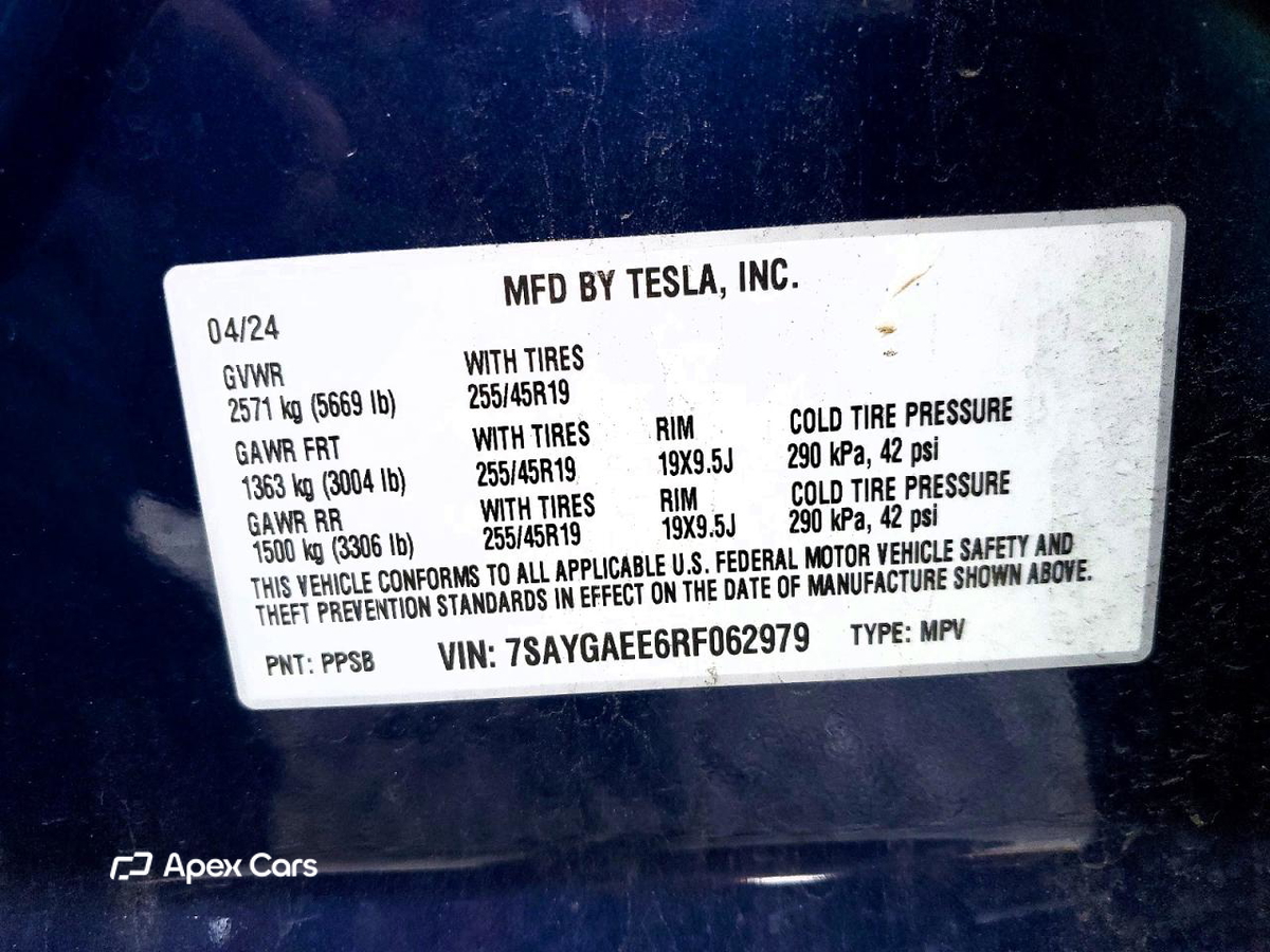 Tesla Model Y 2024