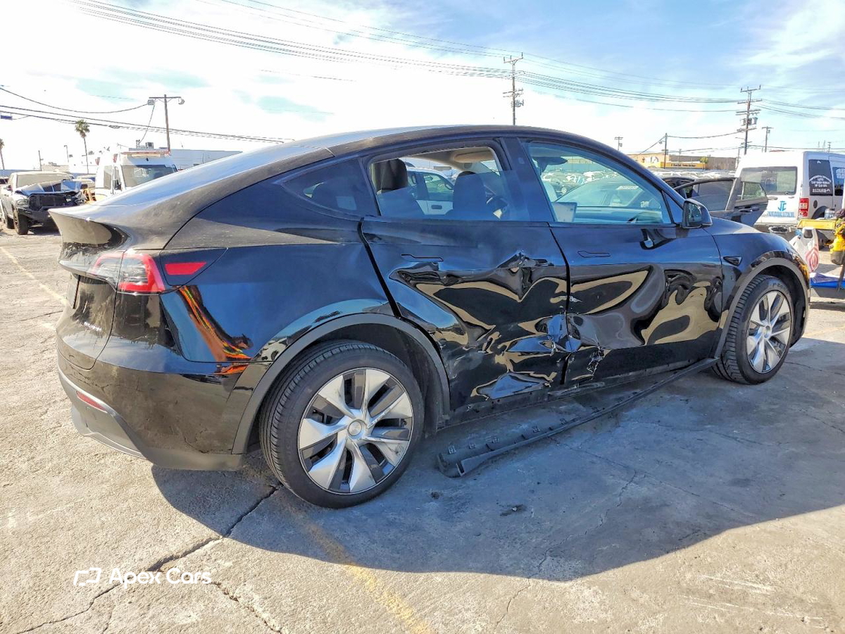 Tesla Model Y 2024