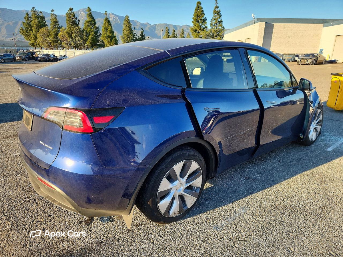Tesla Model Y 2024