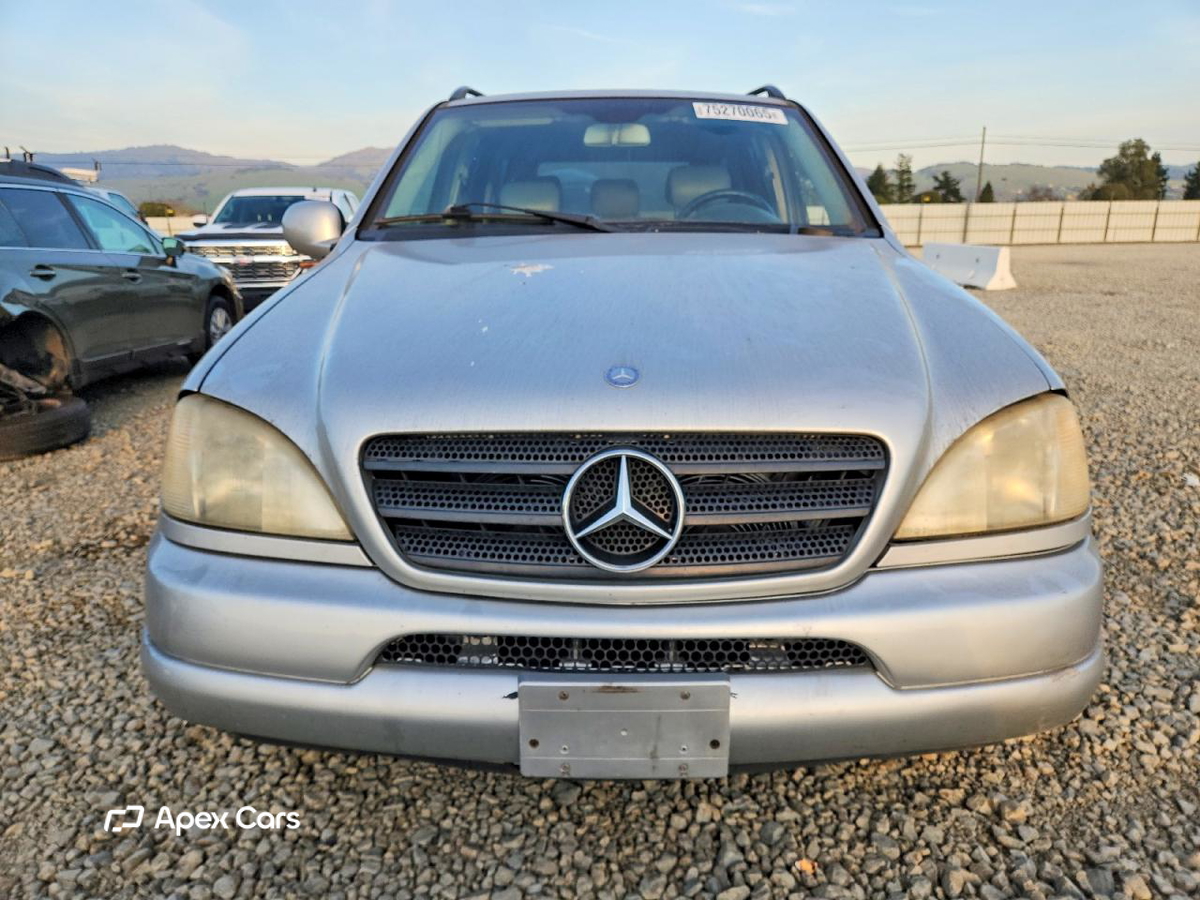 Mercedes-Benz  2000
