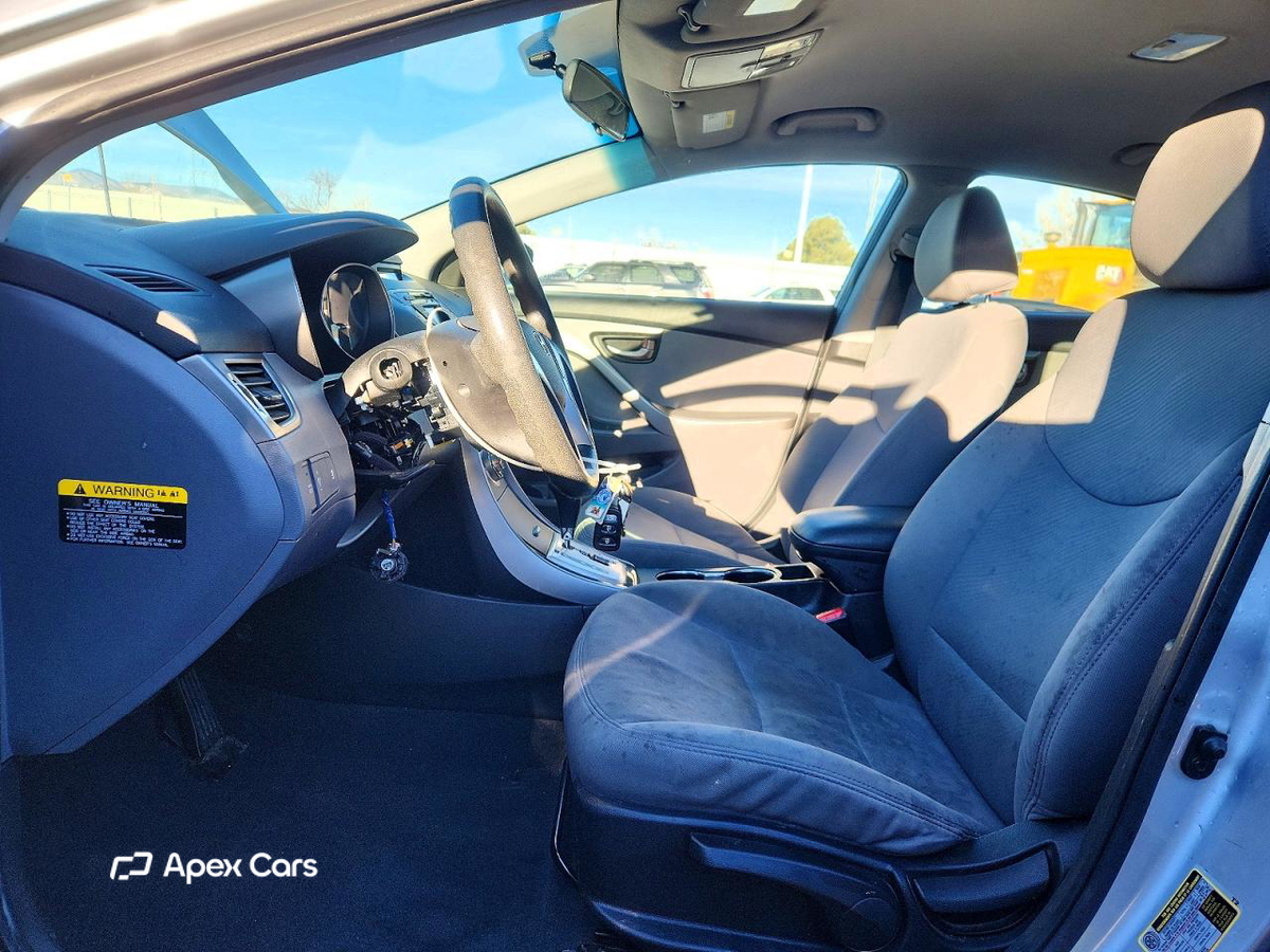 Hyundai Elantra 2012