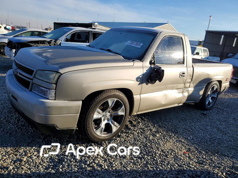 Chevrolet Silverado 2004 - Image 1 of 12