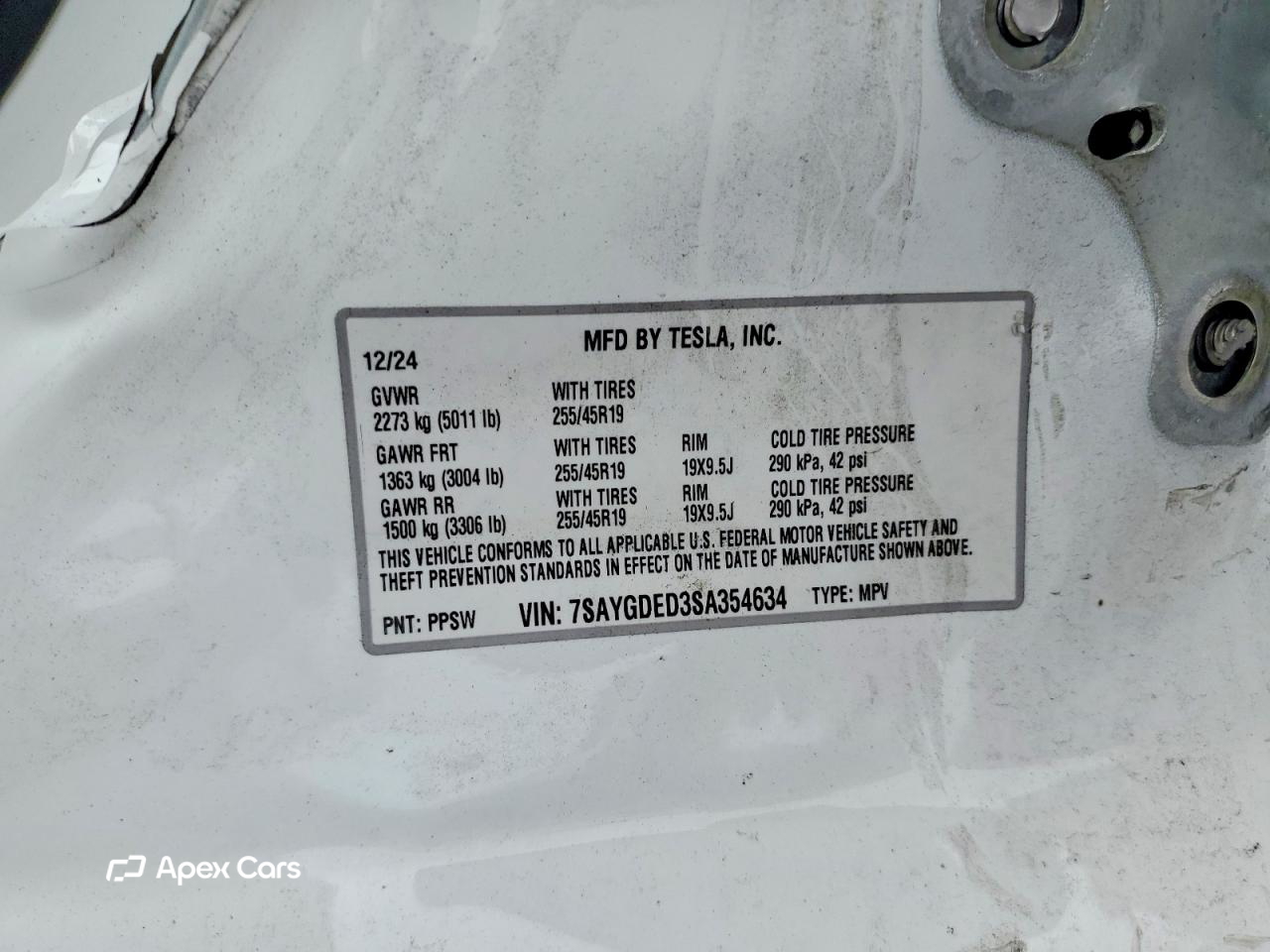 Tesla Model Y 2025