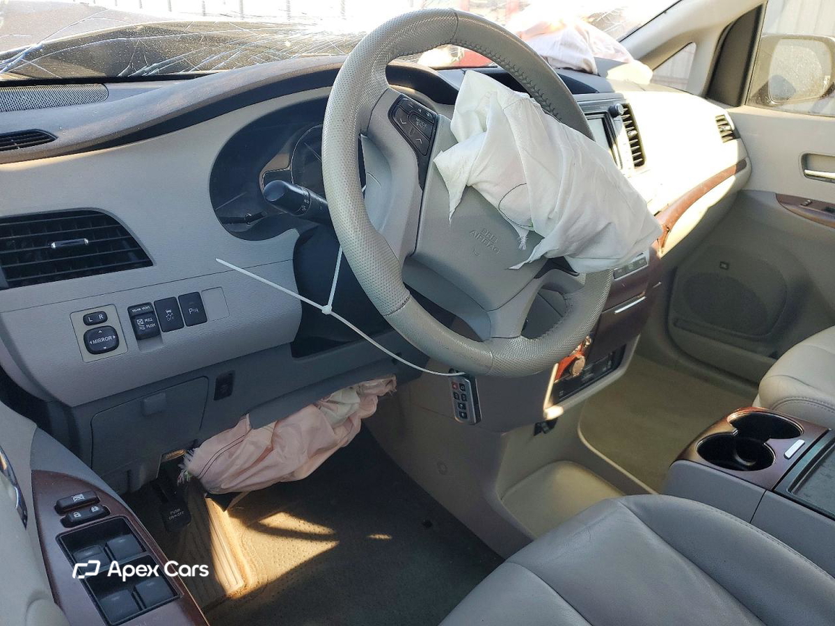 Toyota Sienna 2012