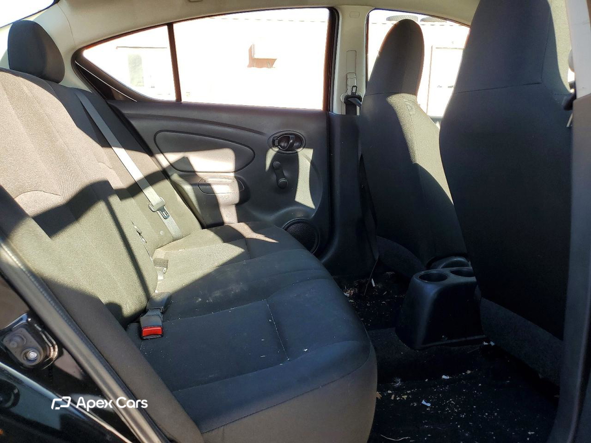 Nissan Versa 2015