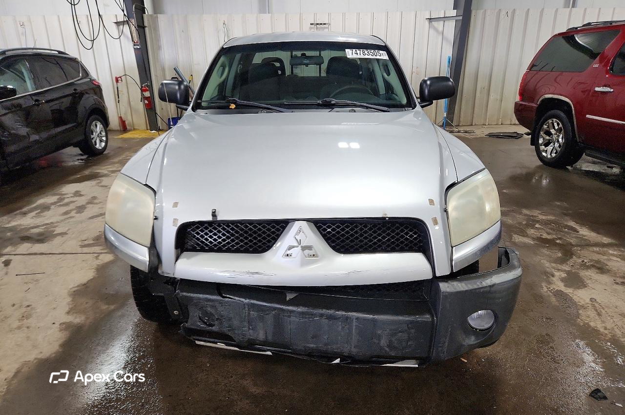 Mitsubishi Raider 2006
