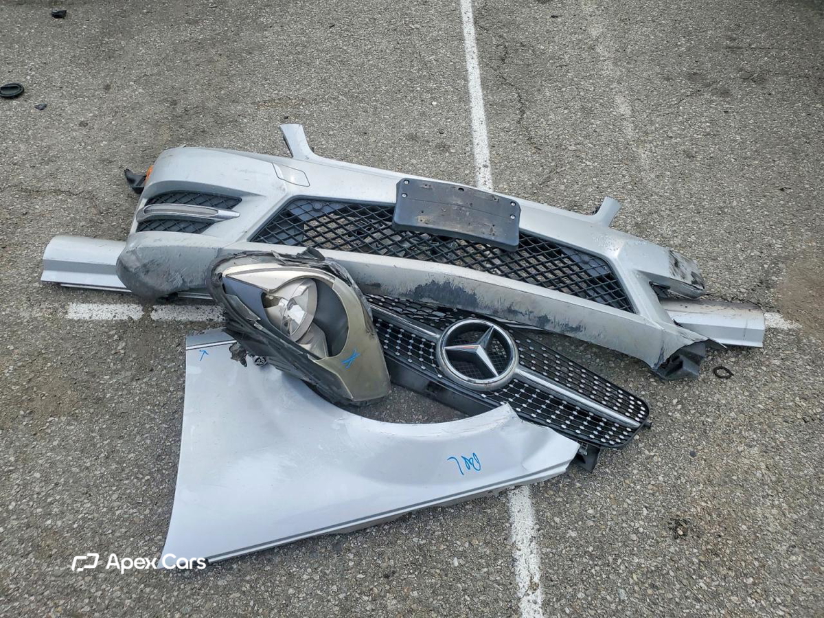 Mercedes-Benz  2012