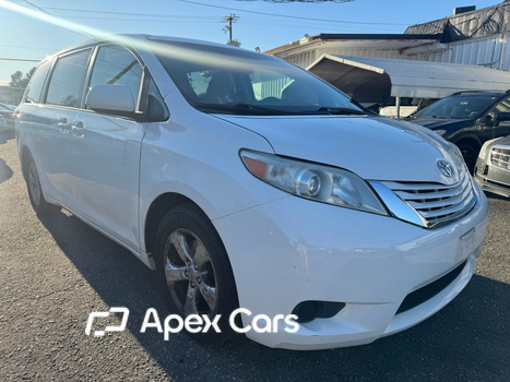 Toyota Sienna 2017 - Image 1 of 11