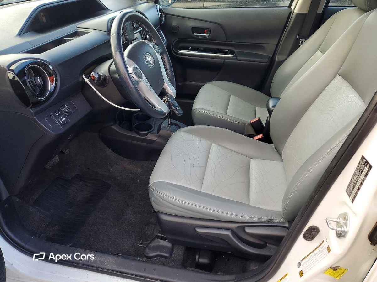 Toyota Prius c 2015