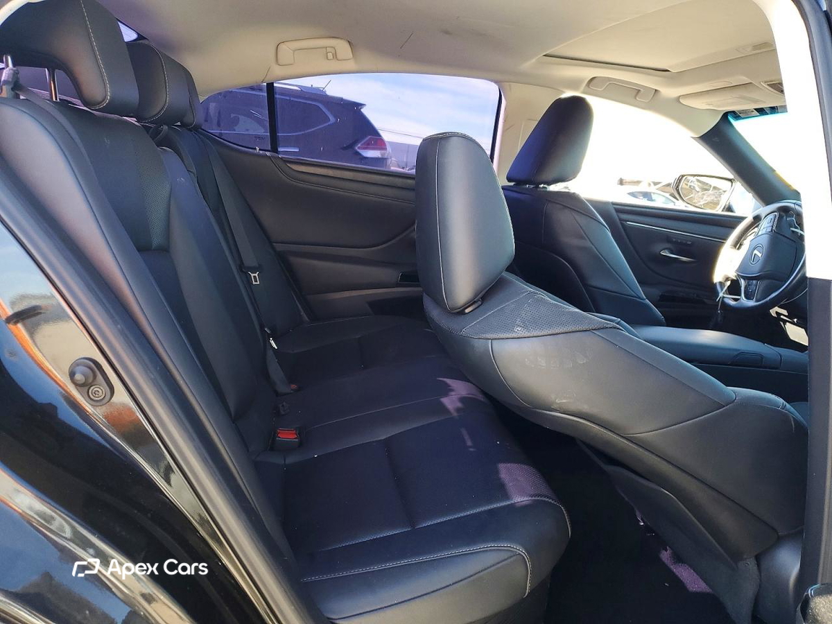 Lexus ES 2022