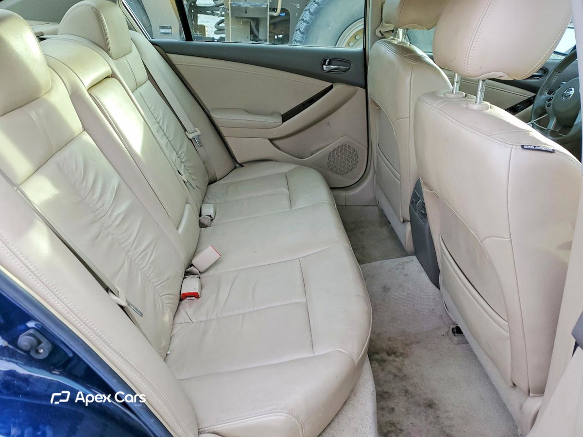 Nissan Altima 2010