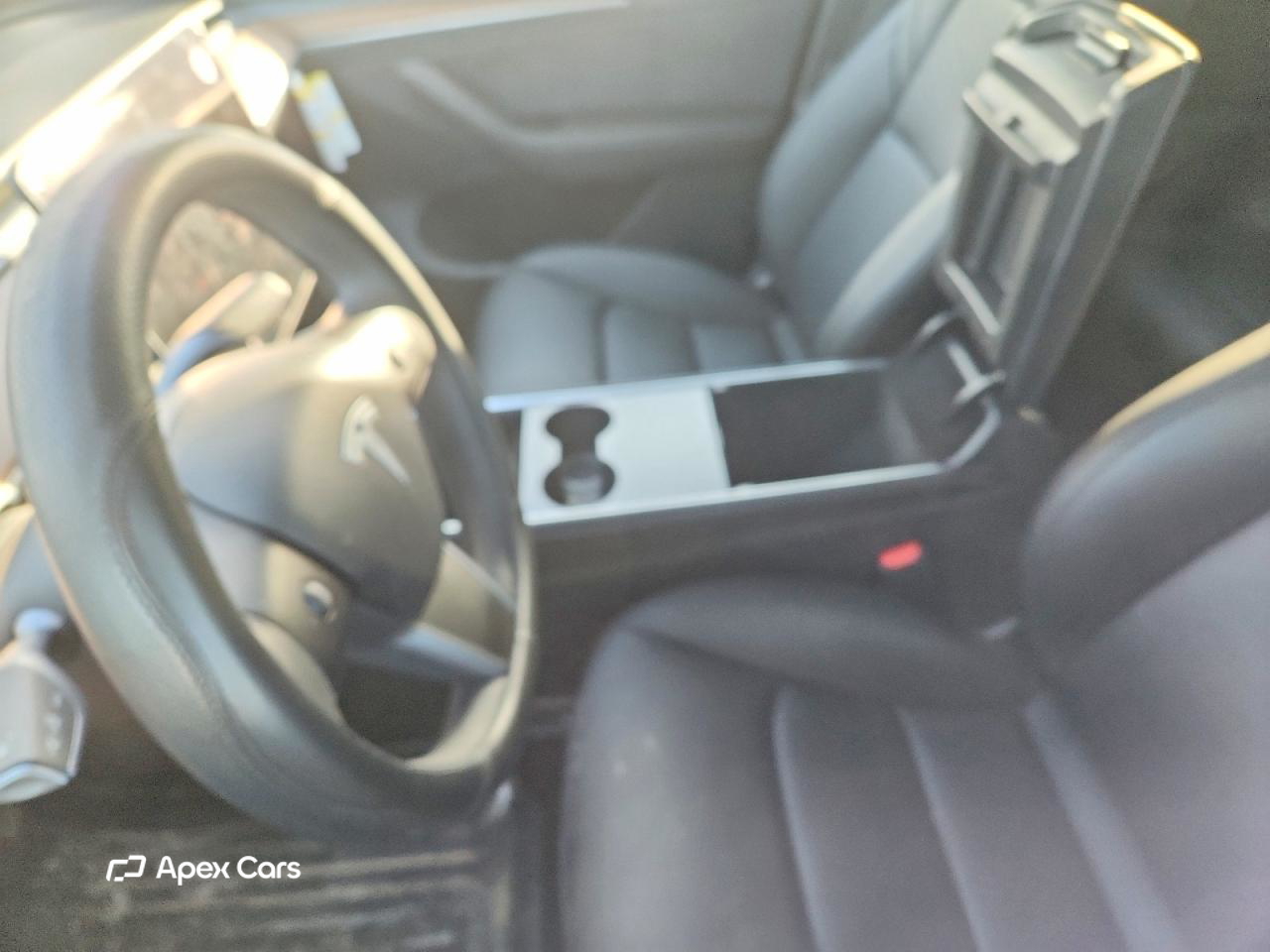Tesla Model Y 2025