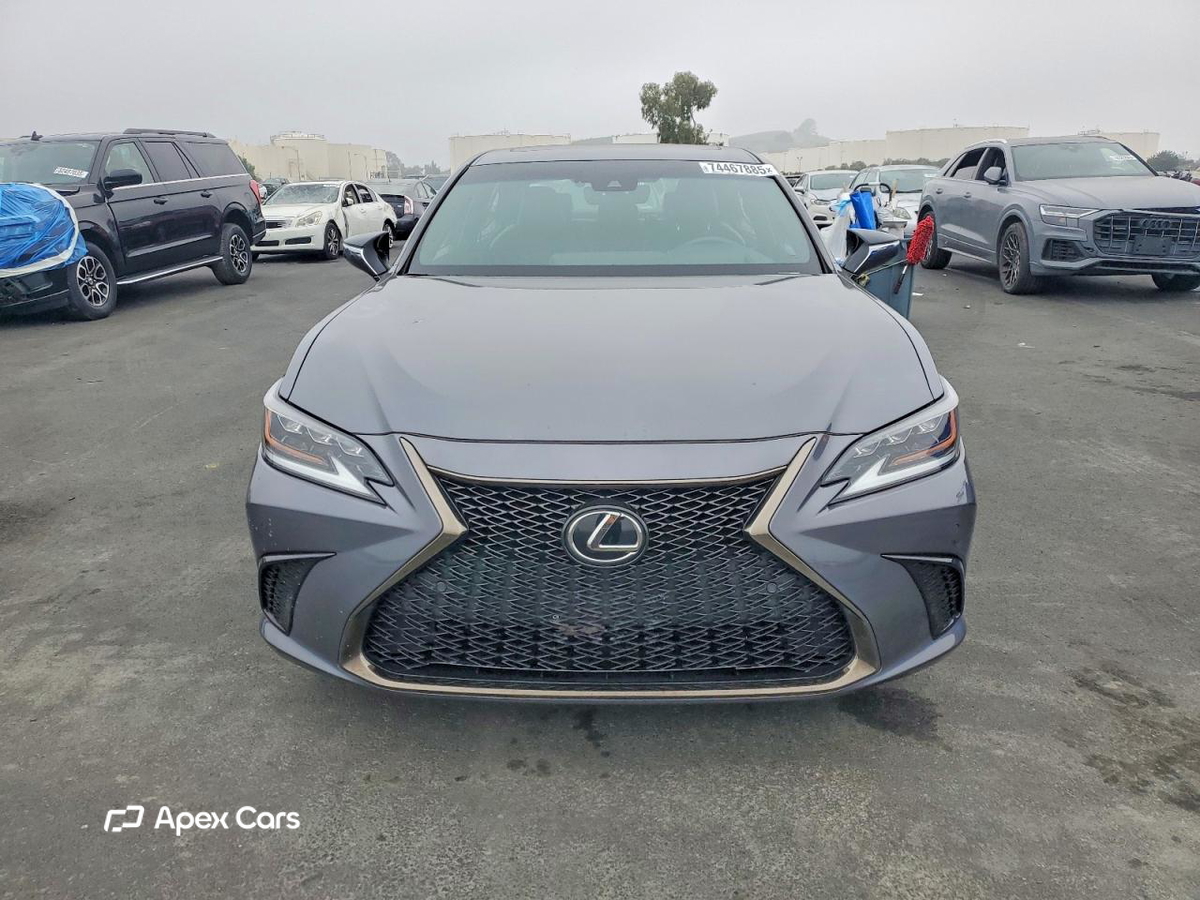Lexus ES 2020