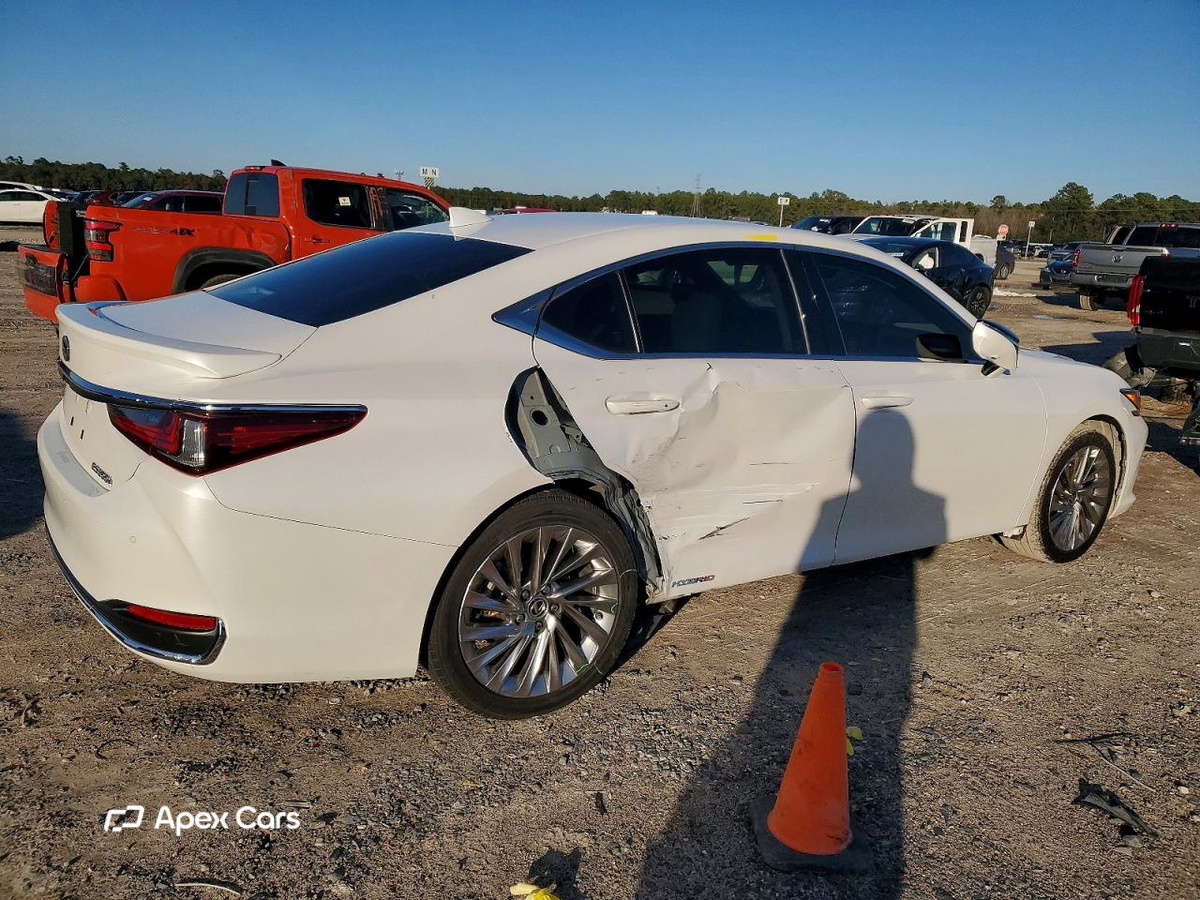 Lexus ES 2019