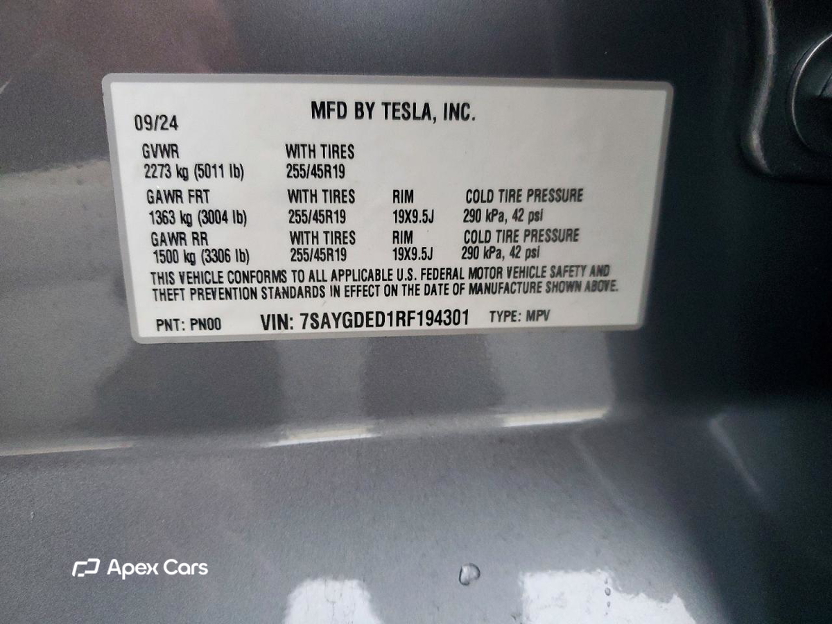 Tesla Model Y 2024