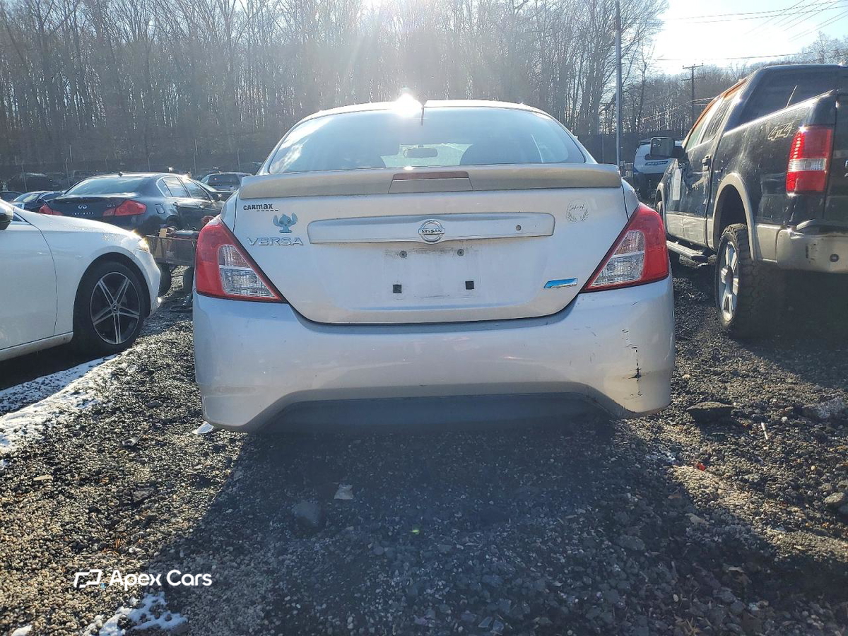 Nissan Versa 2015