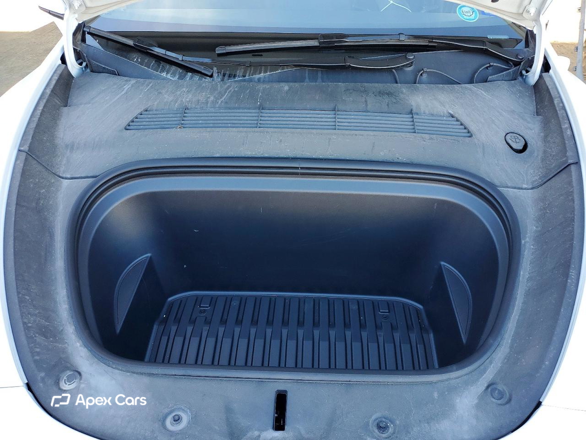 Tesla Model Y 2025