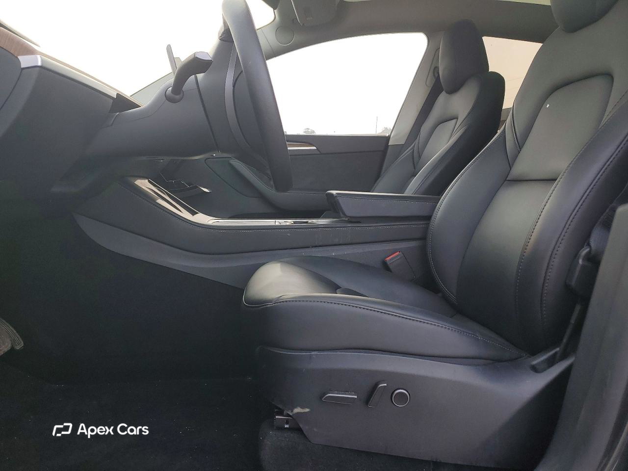 Tesla Model Y 2025