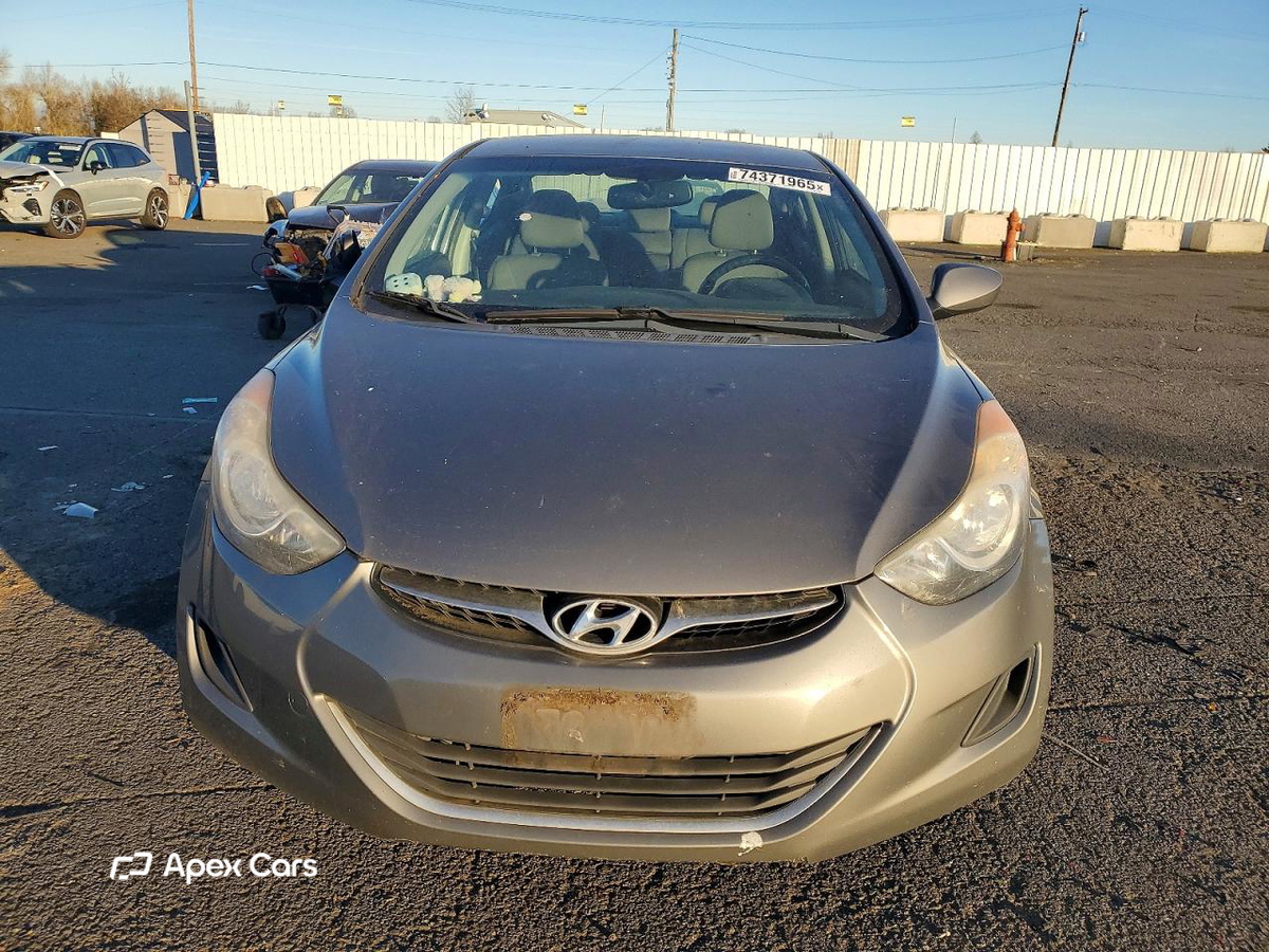 Hyundai Elantra 2012