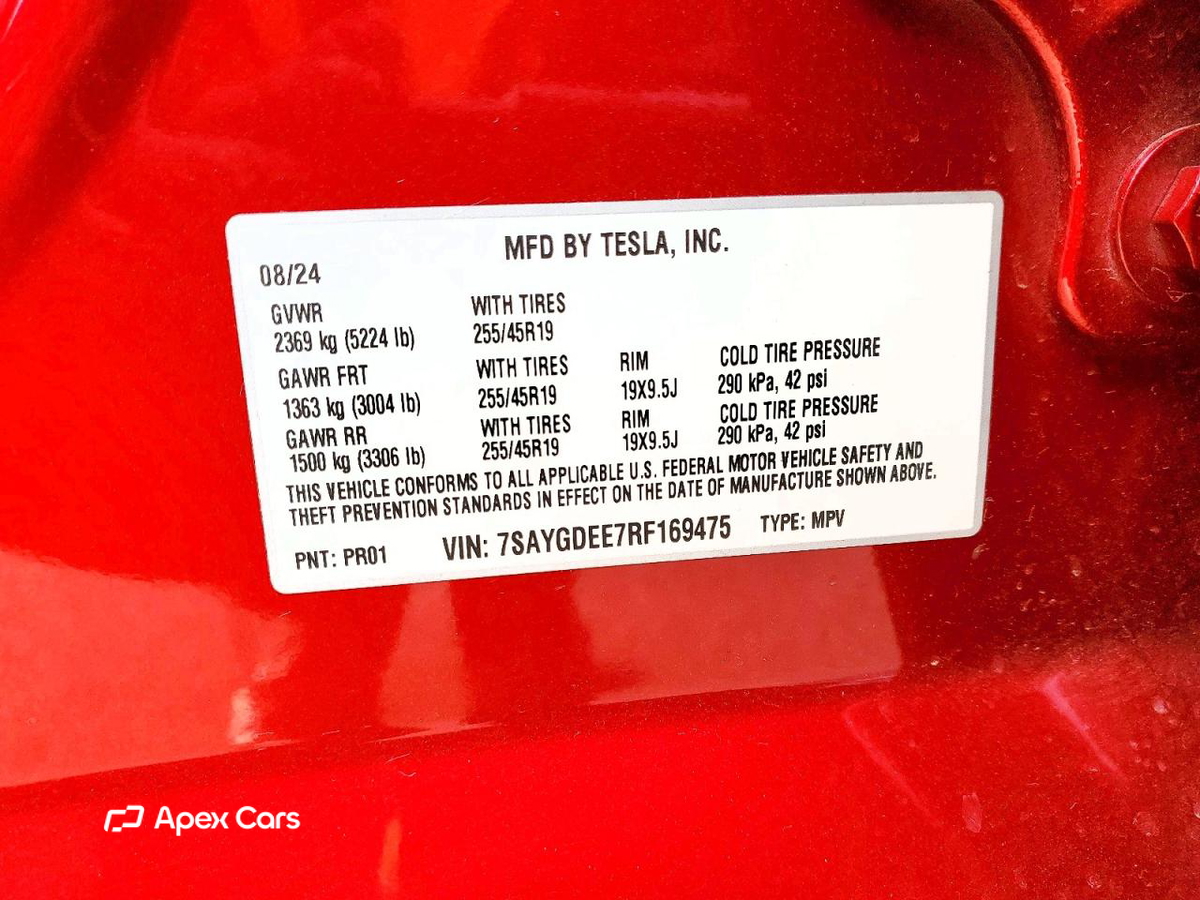 Tesla Model Y 2024