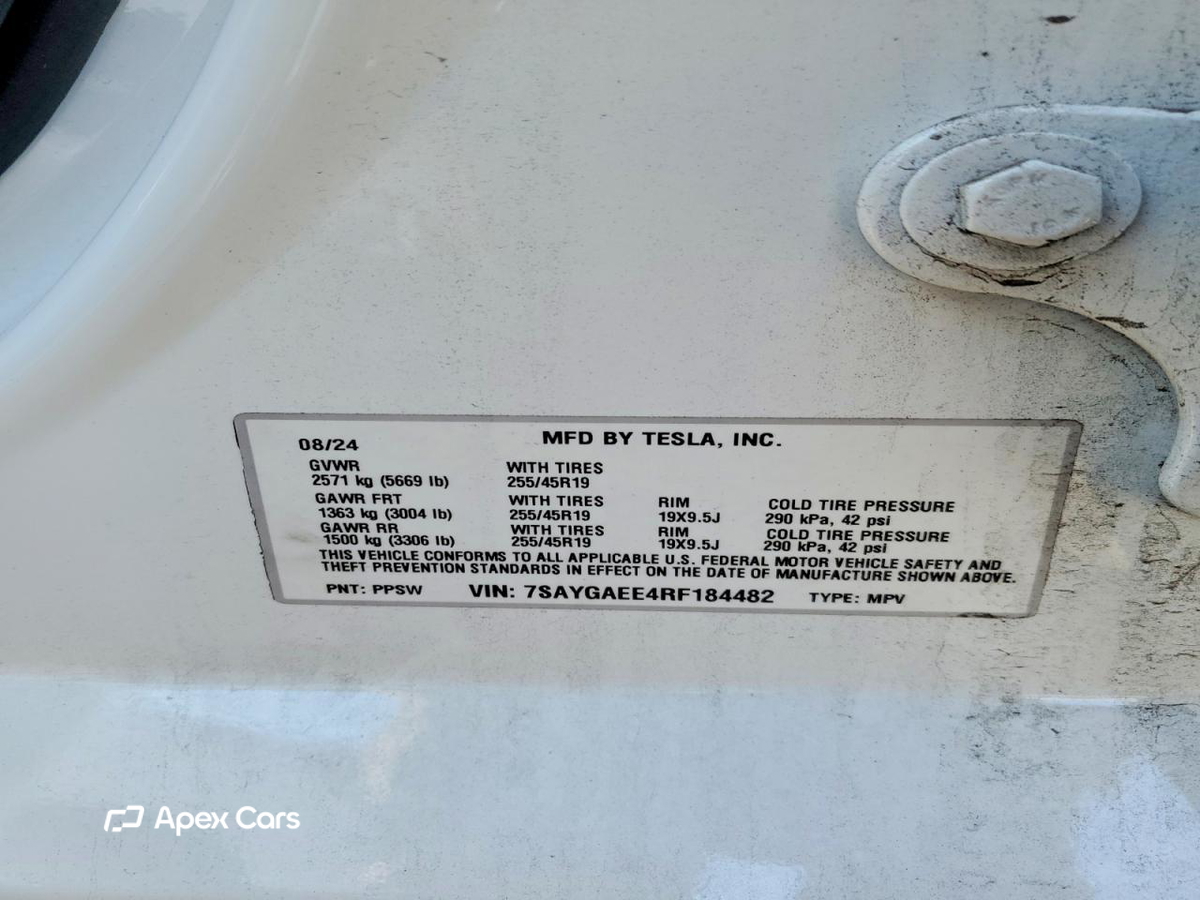 Tesla Model Y 2024