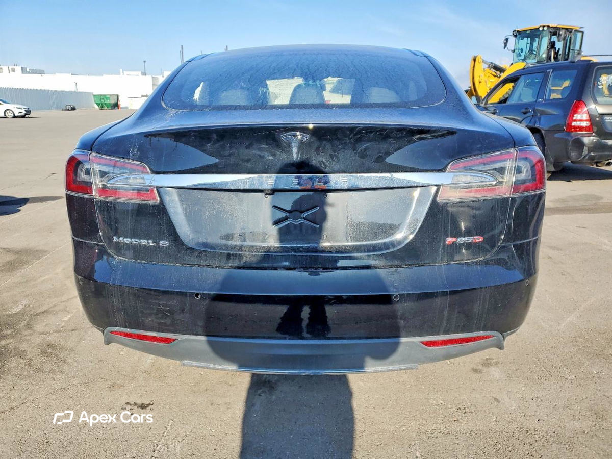 Tesla Model S 2015