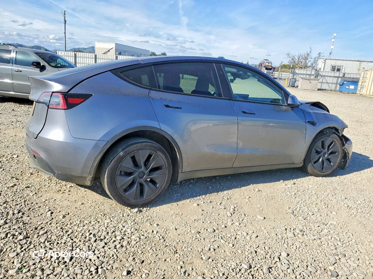 Tesla Model Y 2025