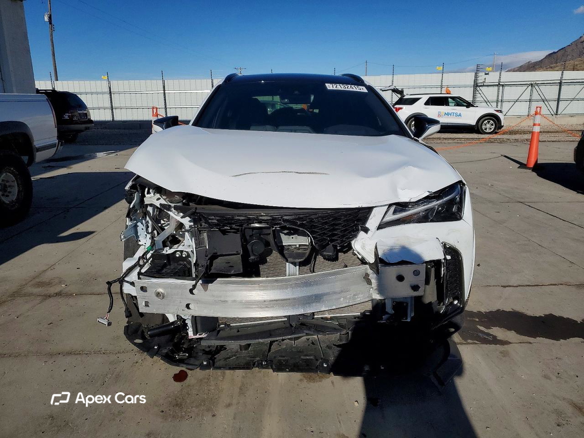 Lexus UX 2024
