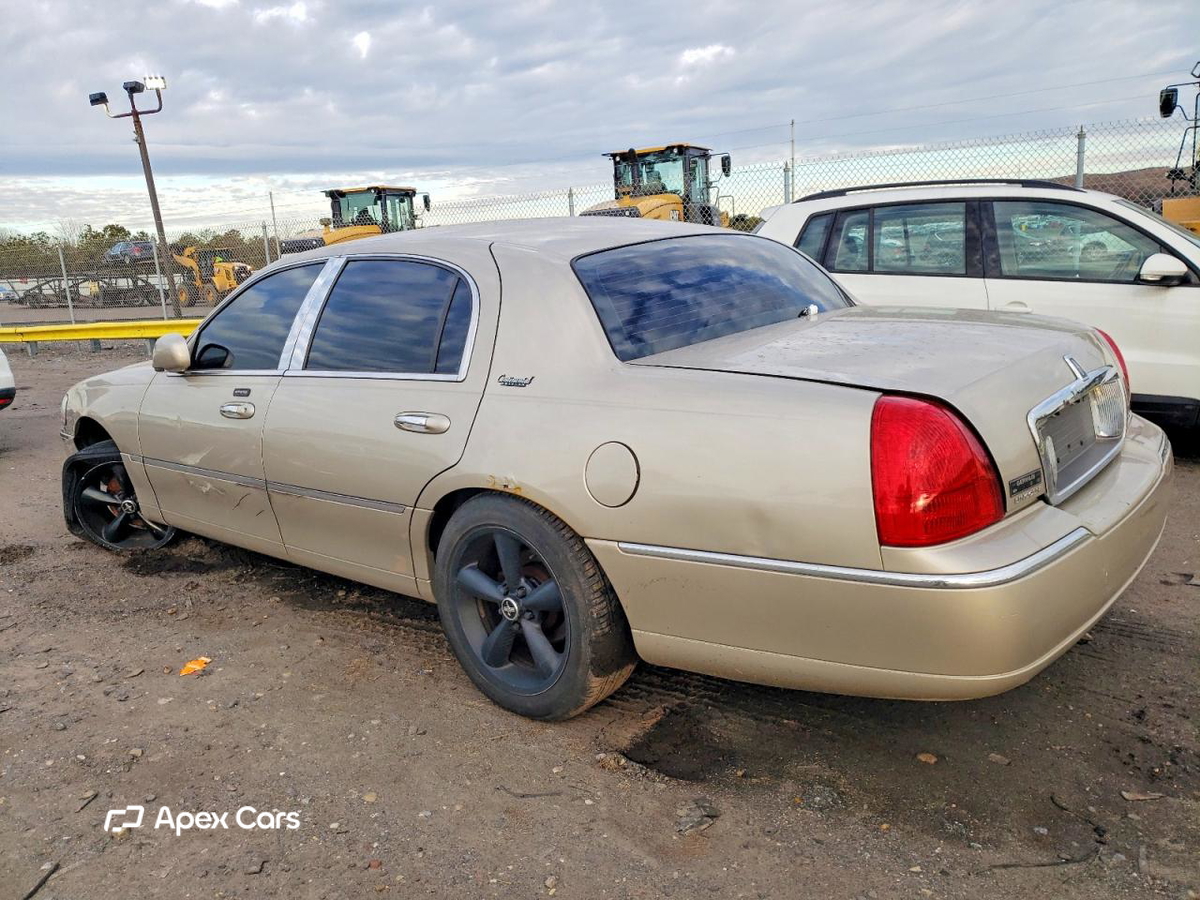 Lincoln Town Car 2010