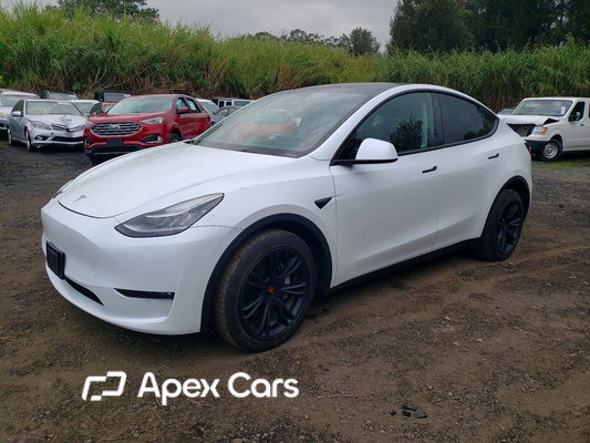 Tesla Model Y 2023 - Image 1 of 5