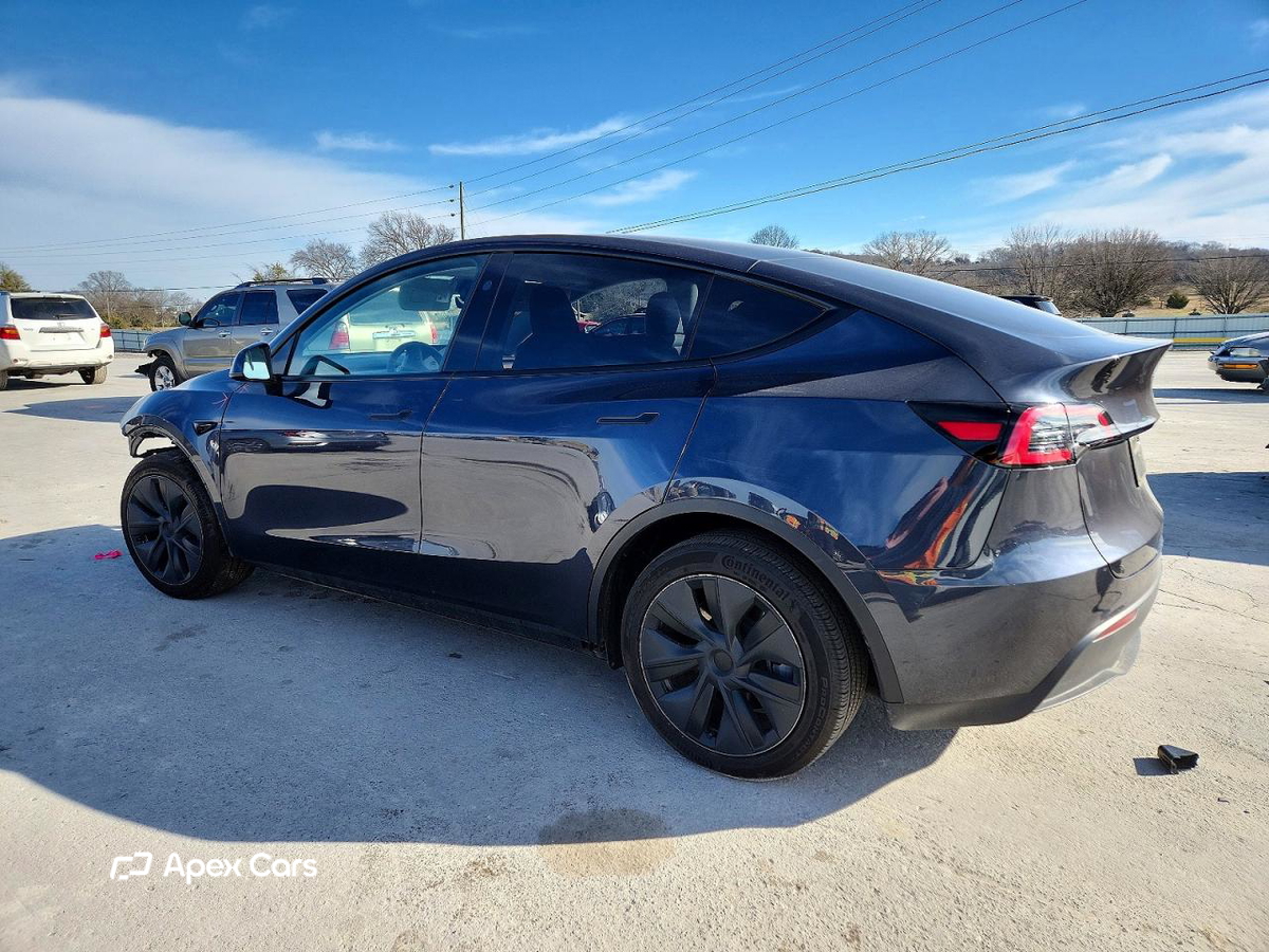 Tesla Model Y 2024