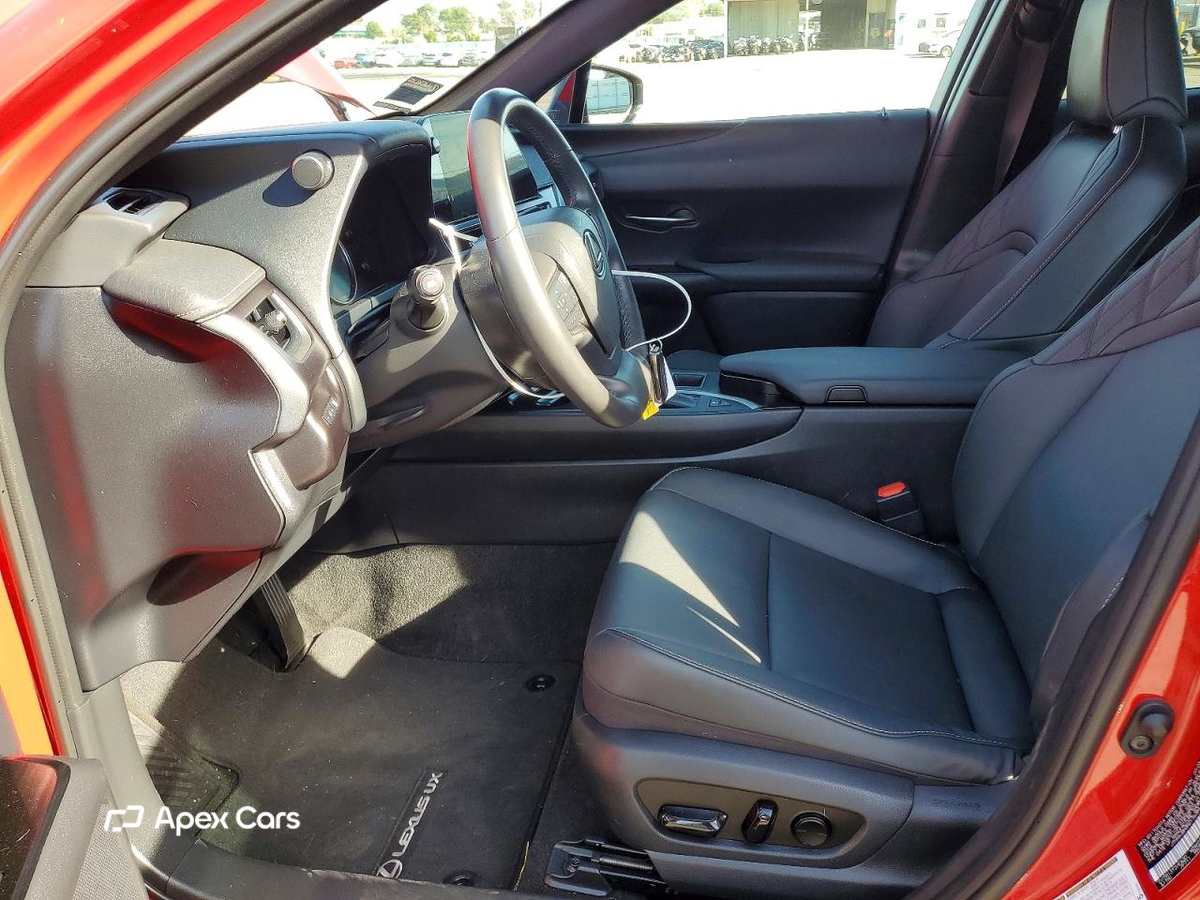 Lexus UX 2024