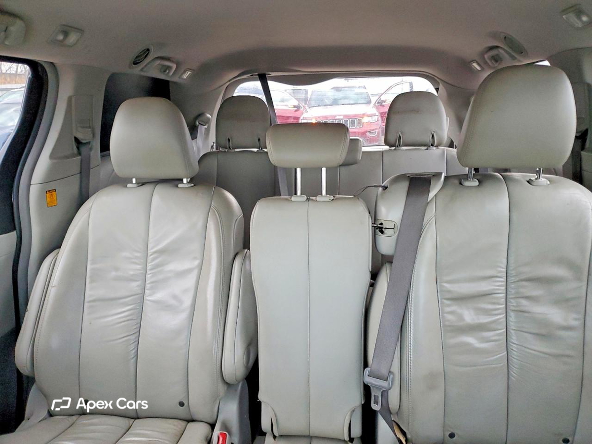 Toyota Sienna 2011