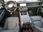 Land Rover Defender 2023