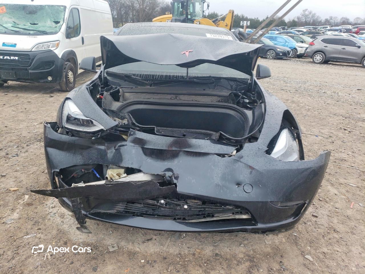 Tesla Model Y 2024
